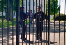 Toddler crawls through White House fence, prompts Secret Service response
