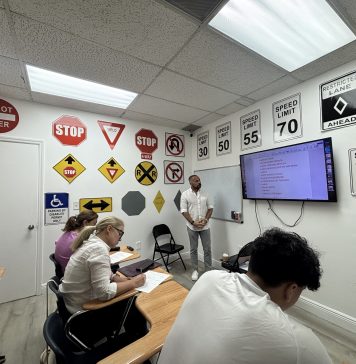 Spanish speakers learn strategies to pass English-only driving test in Florida