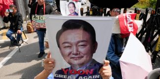 S. Korean court sentences ex-Pres. to 7 years for charges including resisting arrest