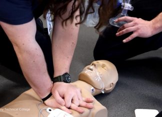 WATCH: EMT students tell David Muir about saving instructor who went into cardiac arrest