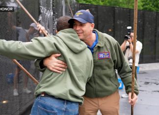 WATCH: Lawmakers come together to wash Vietnam Veterans Memorial Wall