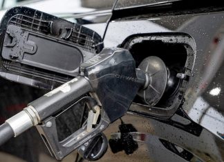 Gas prices near highest level in 4 years ahead of Memorial Day