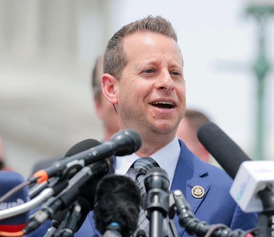 Florida holds 1st major primaries after Republicans’ mid-decade redistricting
