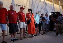 Protesters form human chain at Kennedy Center amid Trump’s threats to demolish it 2295336663 1789777605323 hpmain 16x9 1600
