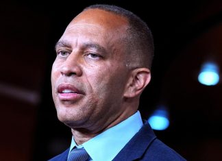 House Democratic Leader Jeffries calls on lawmakers to ‘act urgently’ on AI Jeffries 2 ap gmh 260903 1788455053969 hpmain 16x9 1600