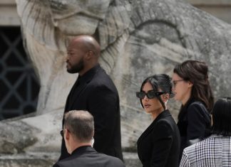 A Paris court awards Kim Kardashian 1 euro after her 2016 robbery Wirestory 061044ef3c1a792f73002373ee6b8d9f 16x9 1600